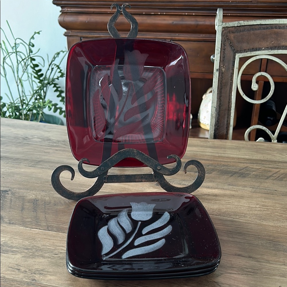 Set of 4 Vintage Charm Ruby Red Etched Tulip By Anchor Hocking salade plate